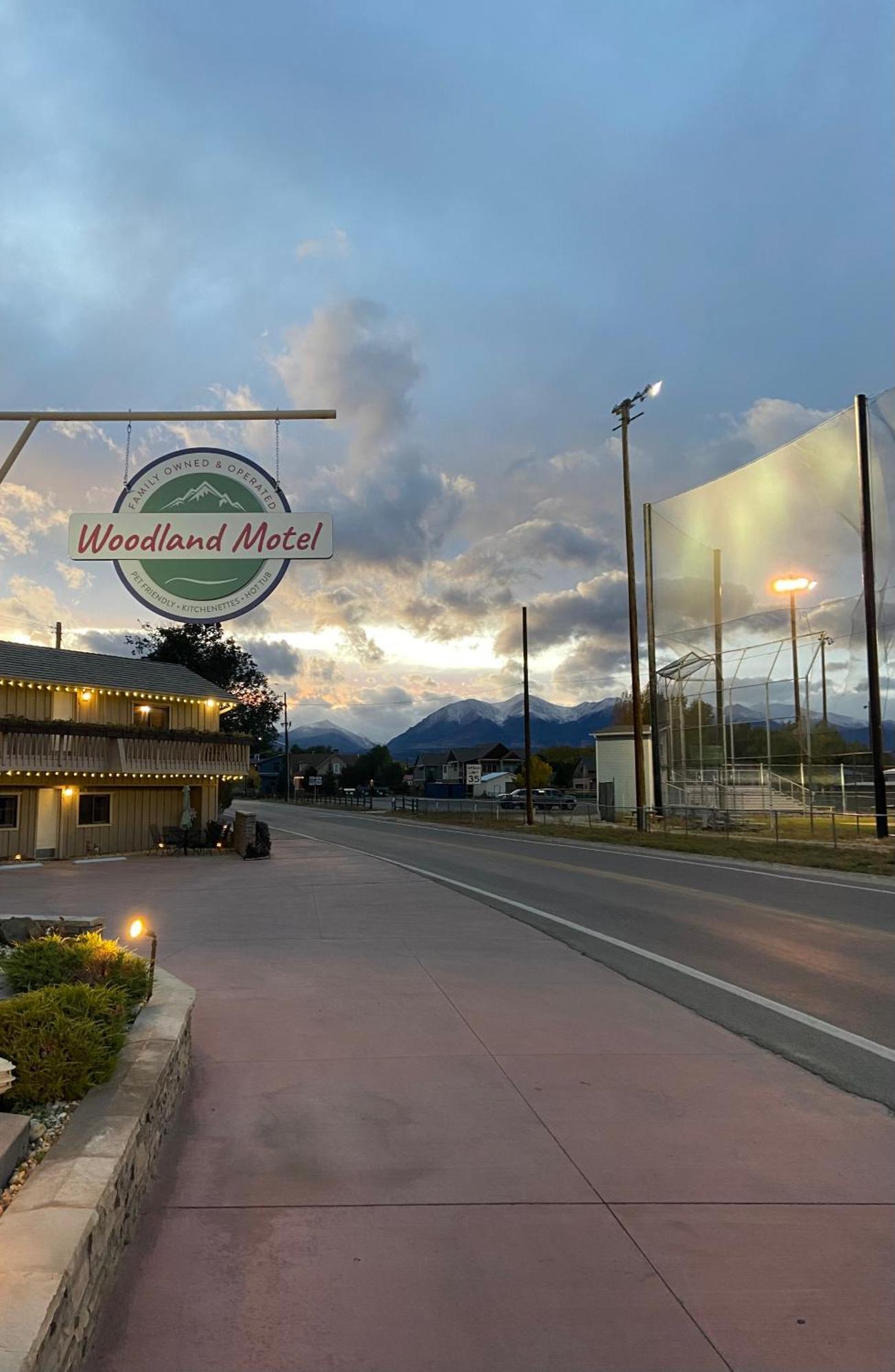 Woodland Motel 萨利达 外观 照片